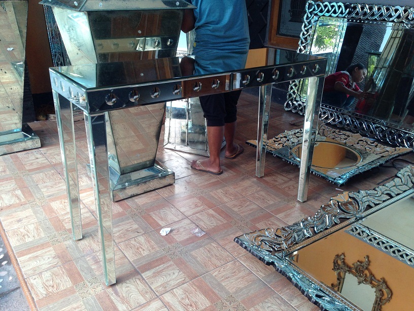 ANTIQUE VENETIAN MIRROR