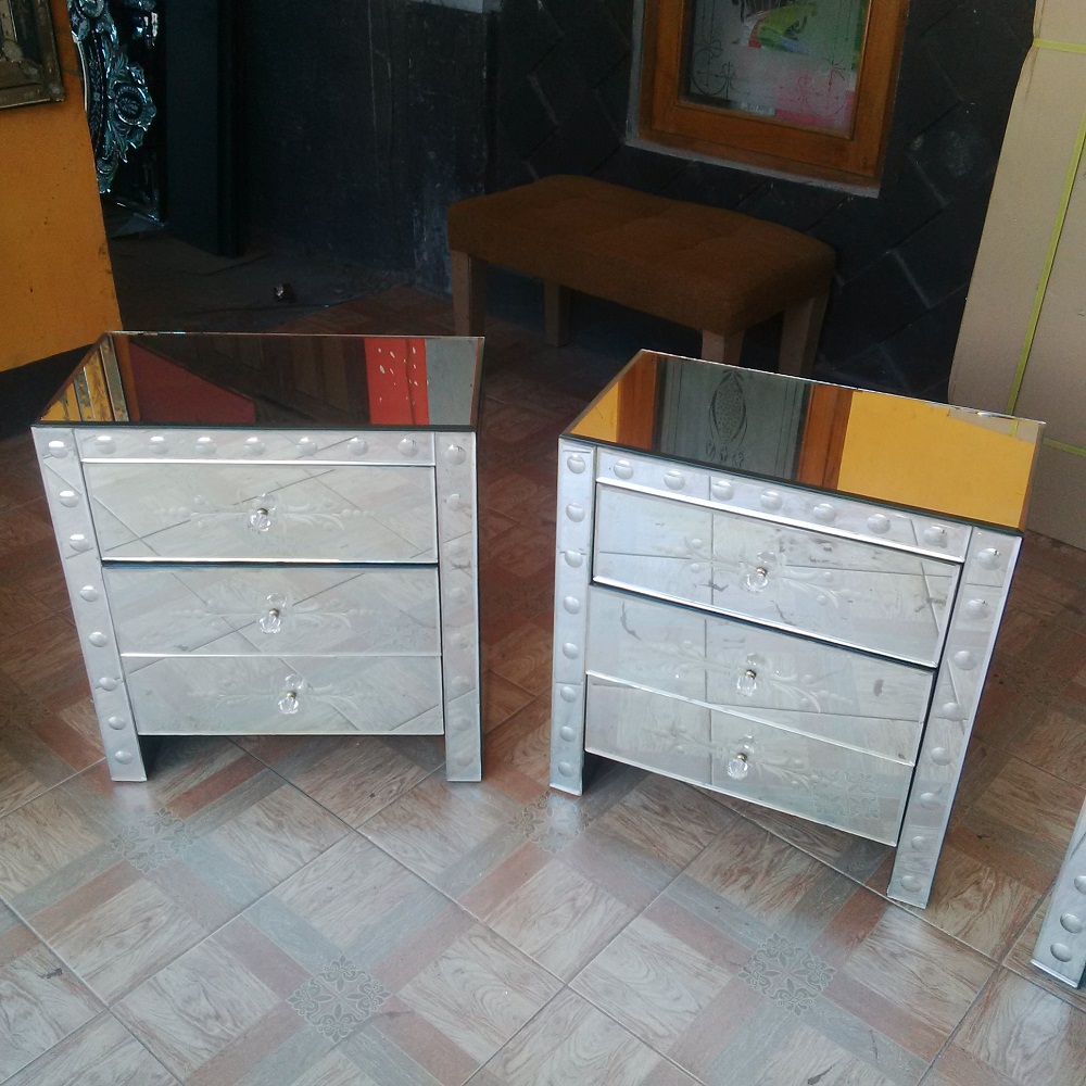 ANTIQUE VENETIAN MIRROR