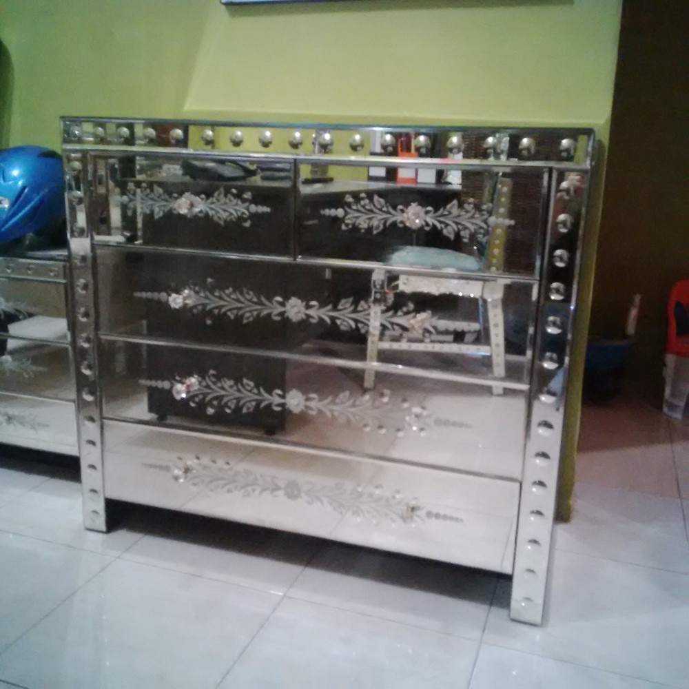 ANTIQUE VENETIAN MIRROR