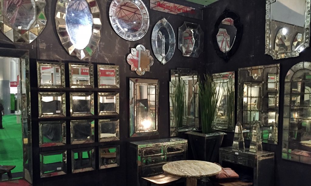 ANTIQUE VENETIAN MIRROR